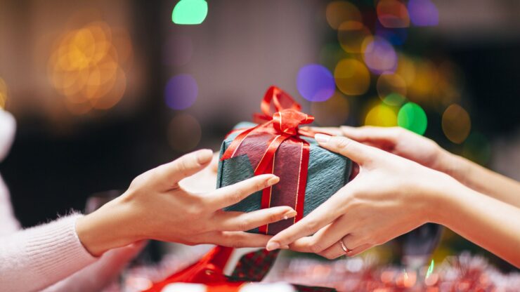 7 Thoughtful Christmas Gifts for Your Parents